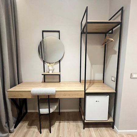 Enzo Rooms & Apartment Blloku 地拉那 外观 照片