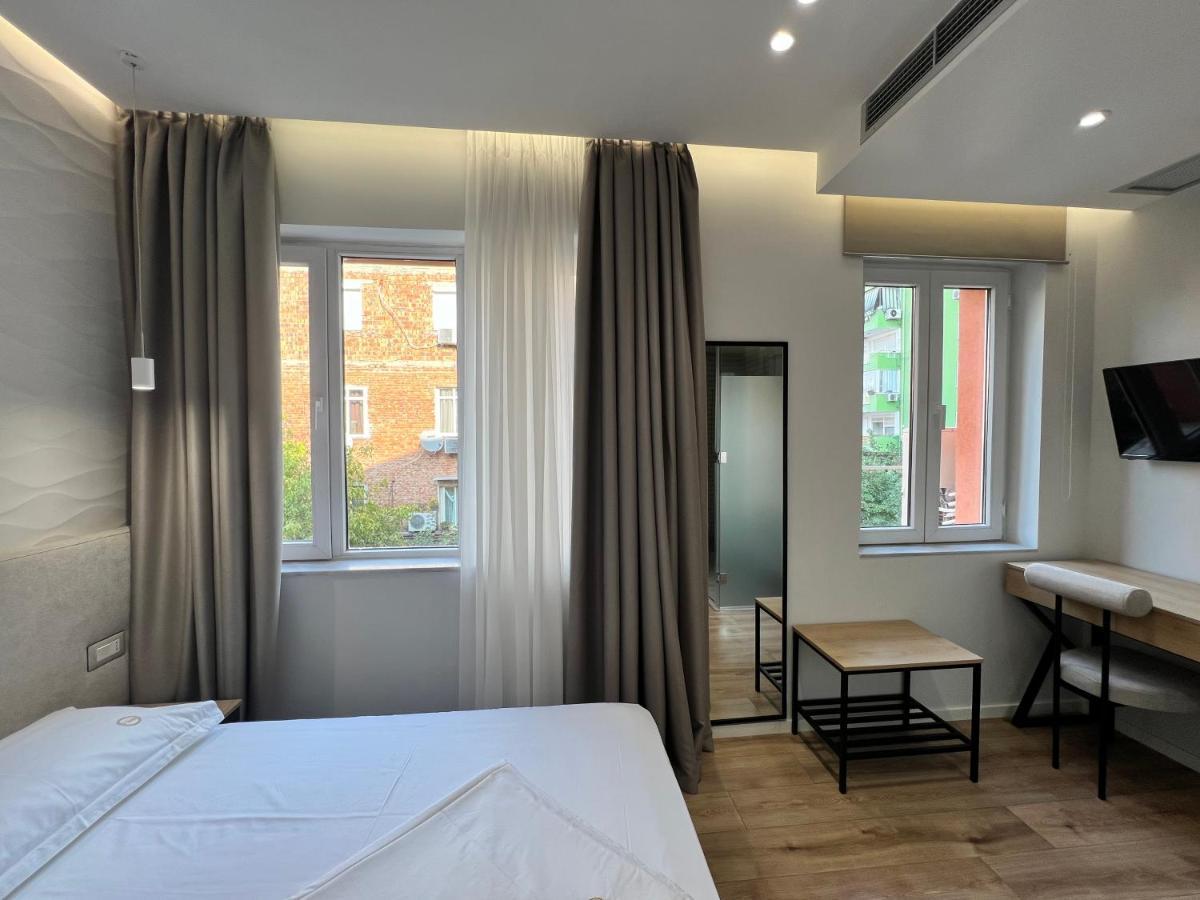 Enzo Rooms & Apartment Blloku 地拉那 外观 照片