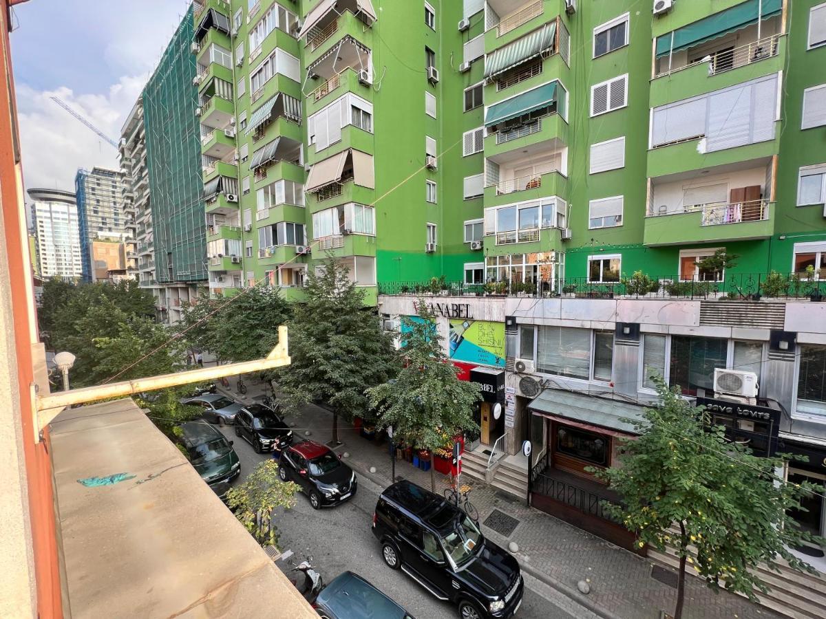 Enzo Rooms & Apartment Blloku 地拉那 外观 照片