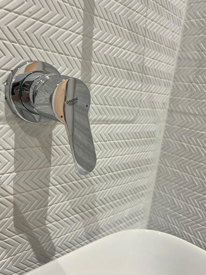 Enzo Rooms & Apartment Blloku 地拉那 外观 照片