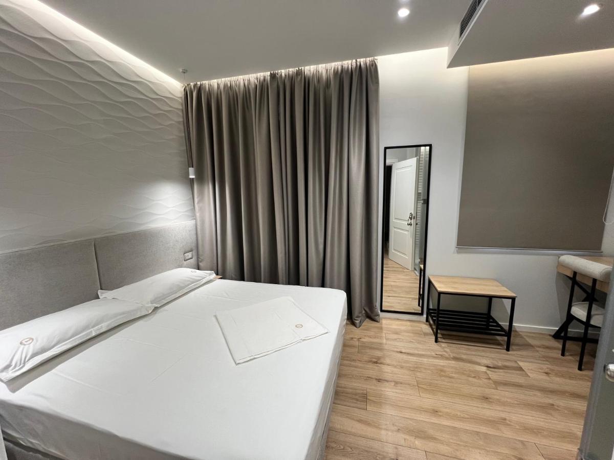 Enzo Rooms & Apartment Blloku 地拉那 外观 照片
