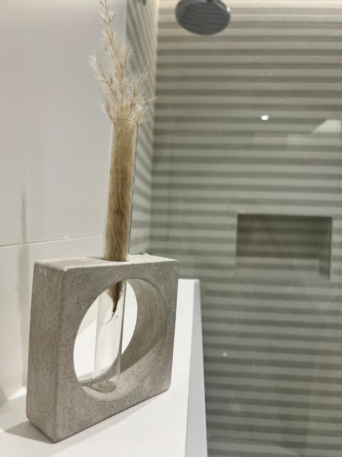 Enzo Rooms & Apartment Blloku 地拉那 外观 照片