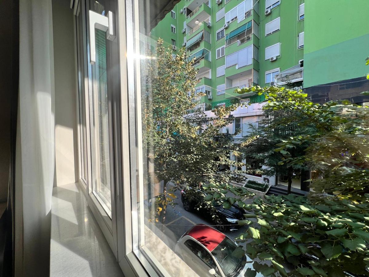 Enzo Rooms & Apartment Blloku 地拉那 外观 照片