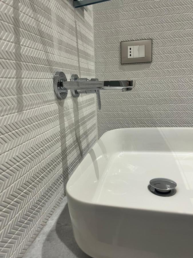 Enzo Rooms & Apartment Blloku 地拉那 外观 照片