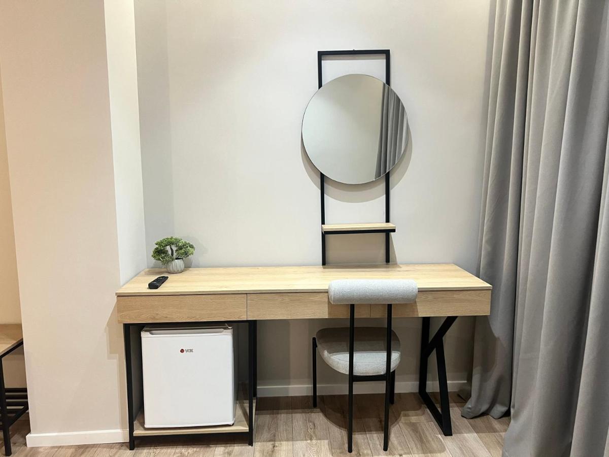 Enzo Rooms & Apartment Blloku 地拉那 外观 照片