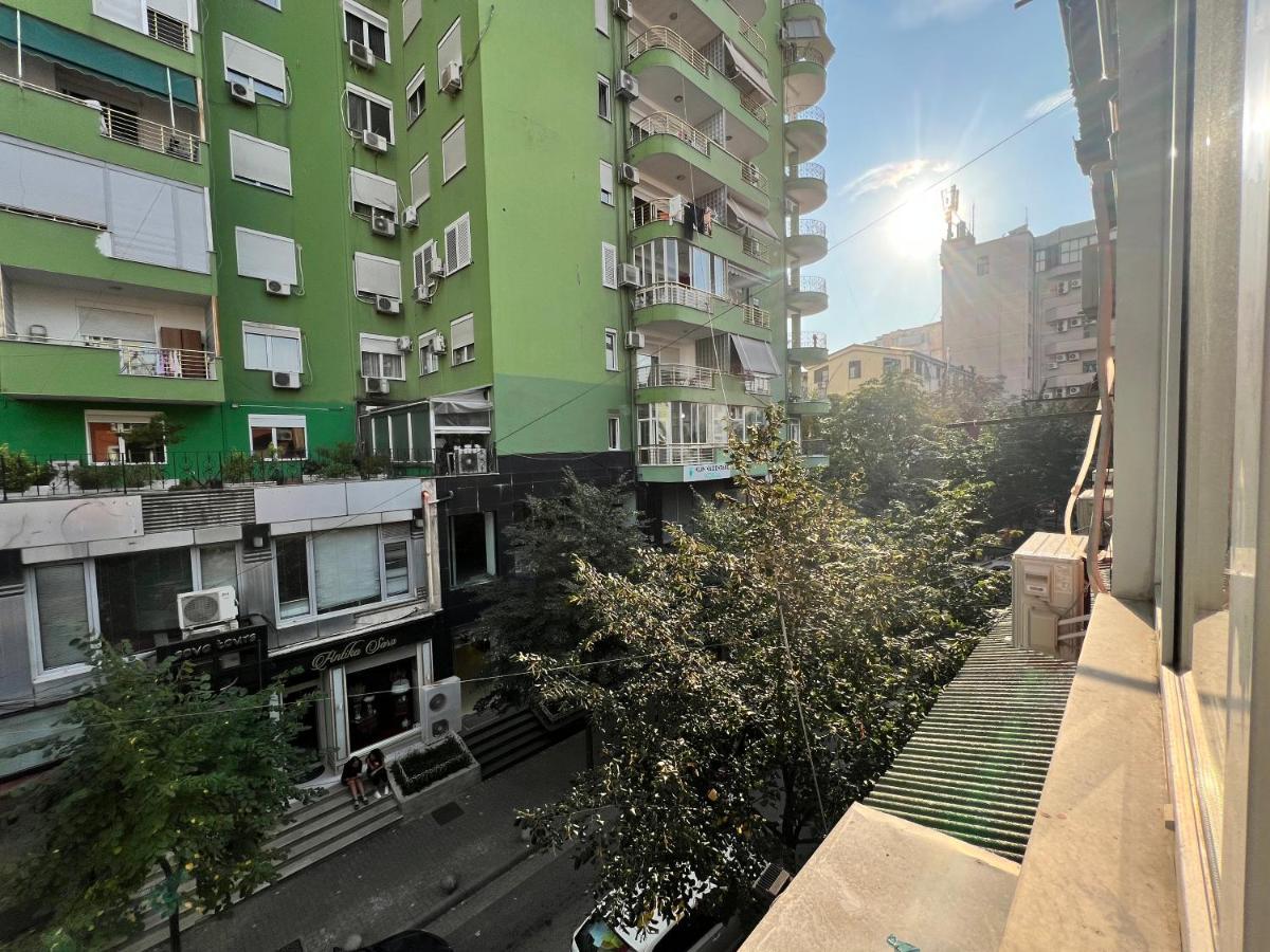 Enzo Rooms & Apartment Blloku 地拉那 外观 照片