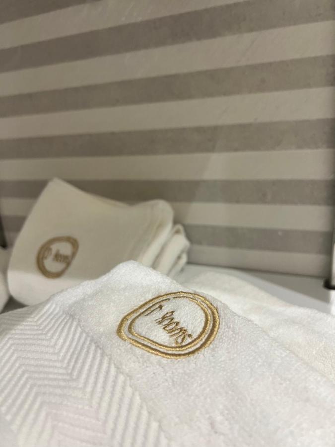Enzo Rooms & Apartment Blloku 地拉那 外观 照片