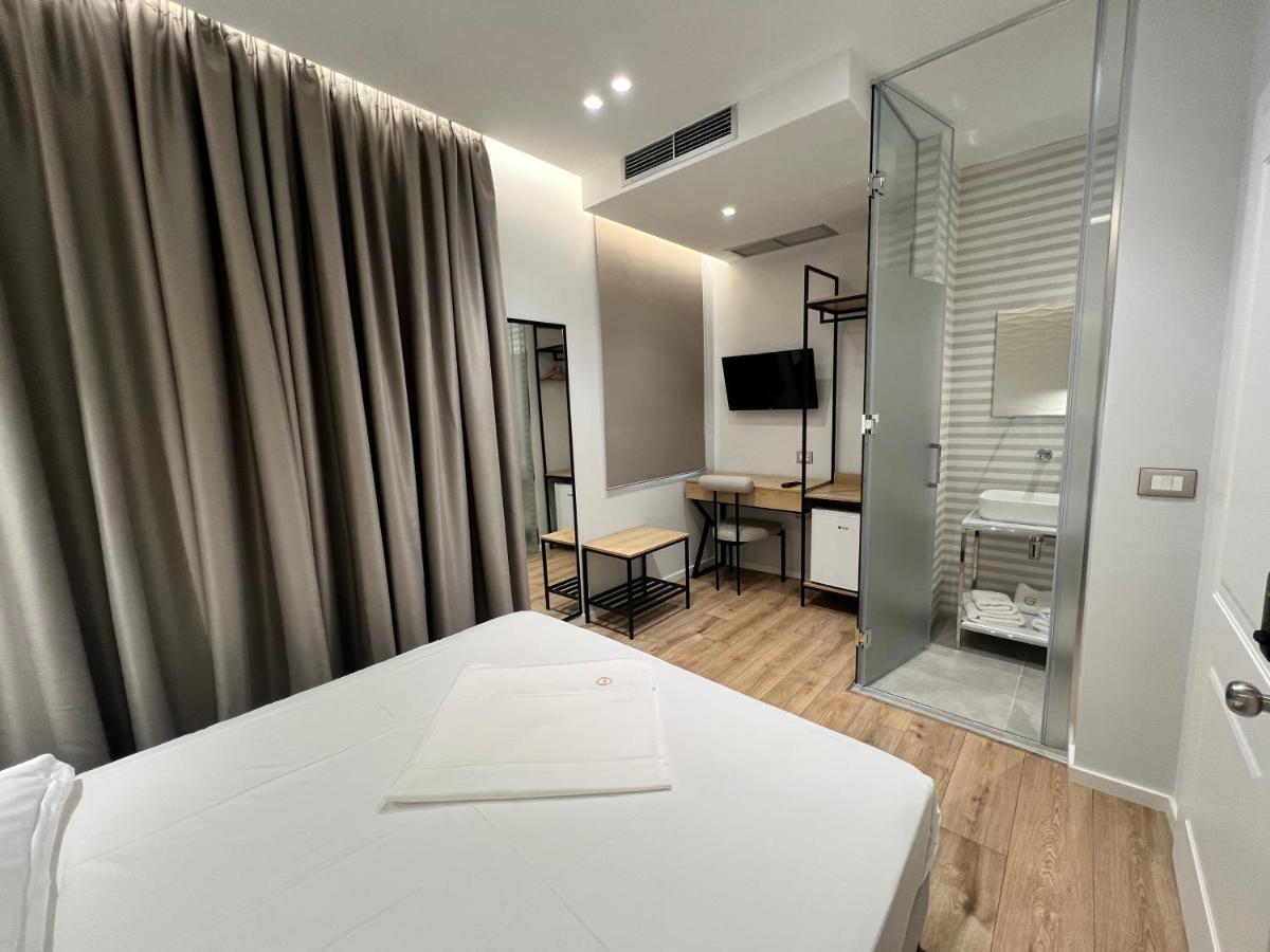 Enzo Rooms & Apartment Blloku 地拉那 外观 照片