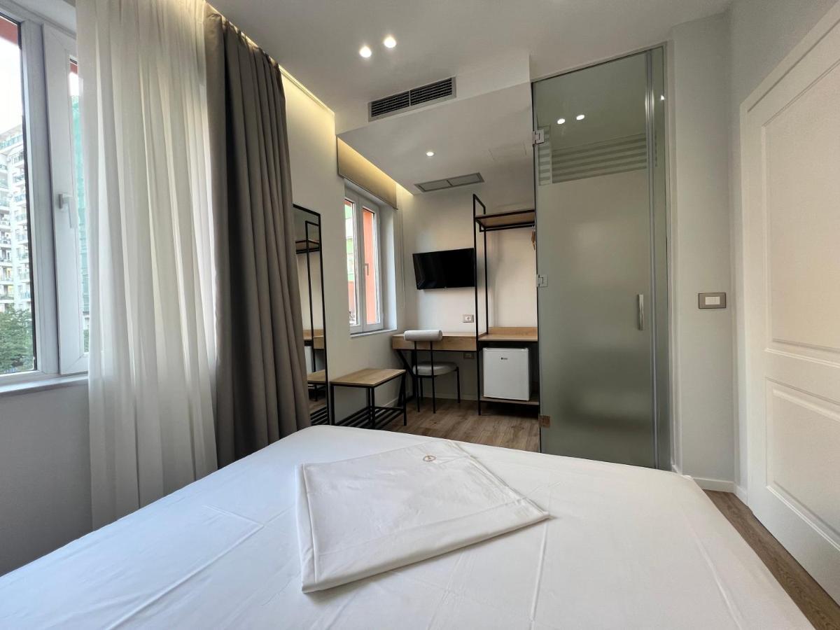 Enzo Rooms & Apartment Blloku 地拉那 外观 照片