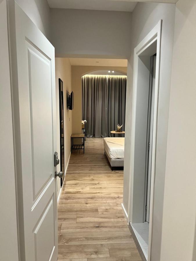Enzo Rooms & Apartment Blloku 地拉那 外观 照片