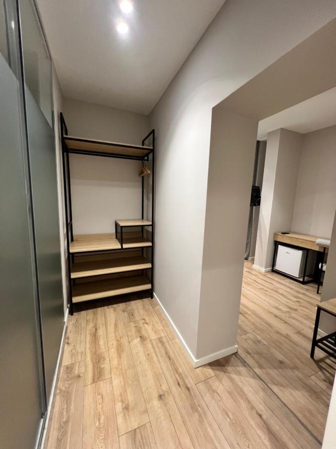 Enzo Rooms & Apartment Blloku 地拉那 外观 照片