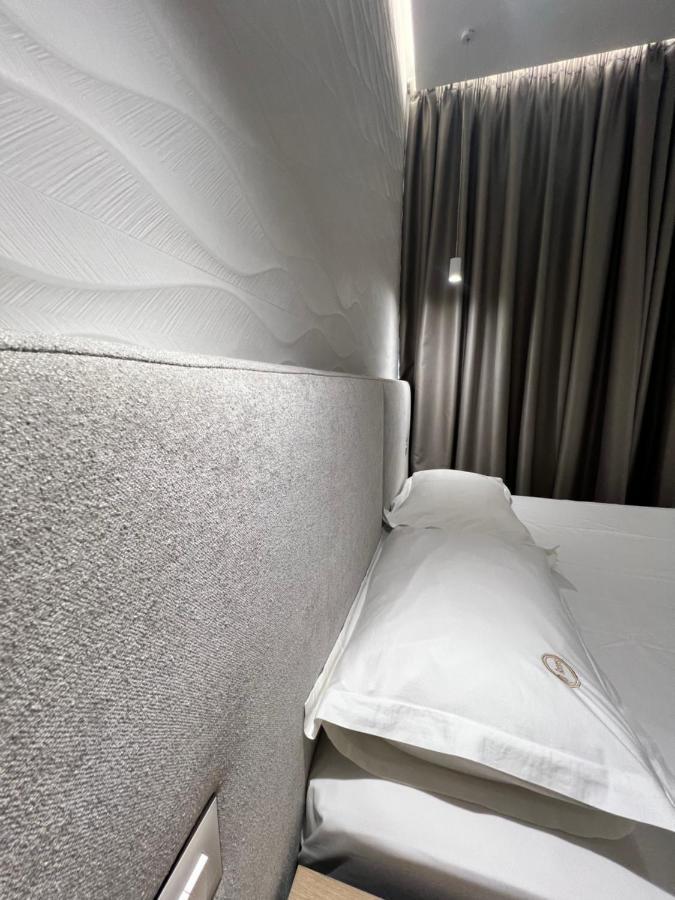 Enzo Rooms & Apartment Blloku 地拉那 外观 照片