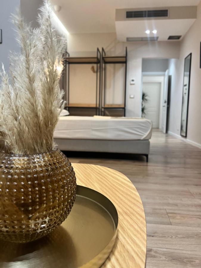 Enzo Rooms & Apartment Blloku 地拉那 外观 照片