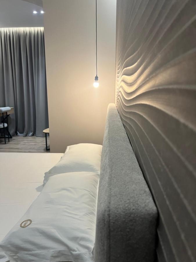 Enzo Rooms & Apartment Blloku 地拉那 外观 照片