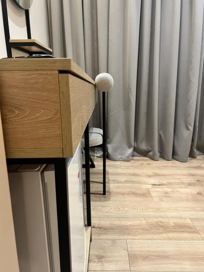 Enzo Rooms & Apartment Blloku 地拉那 外观 照片