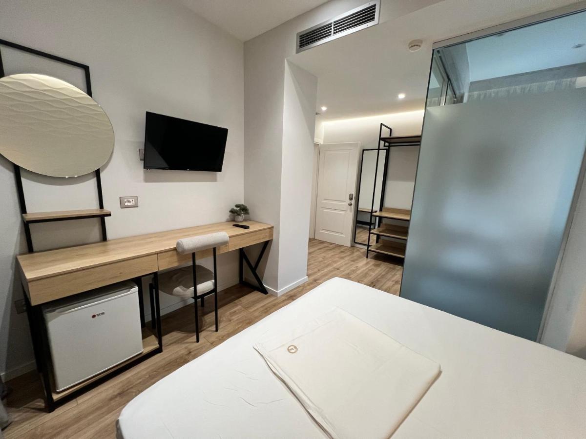 Enzo Rooms & Apartment Blloku 地拉那 外观 照片