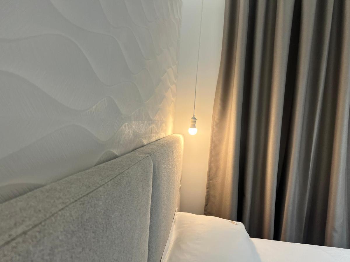 Enzo Rooms & Apartment Blloku 地拉那 外观 照片