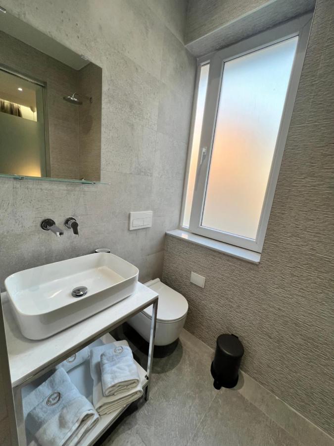 Enzo Rooms & Apartment Blloku 地拉那 外观 照片