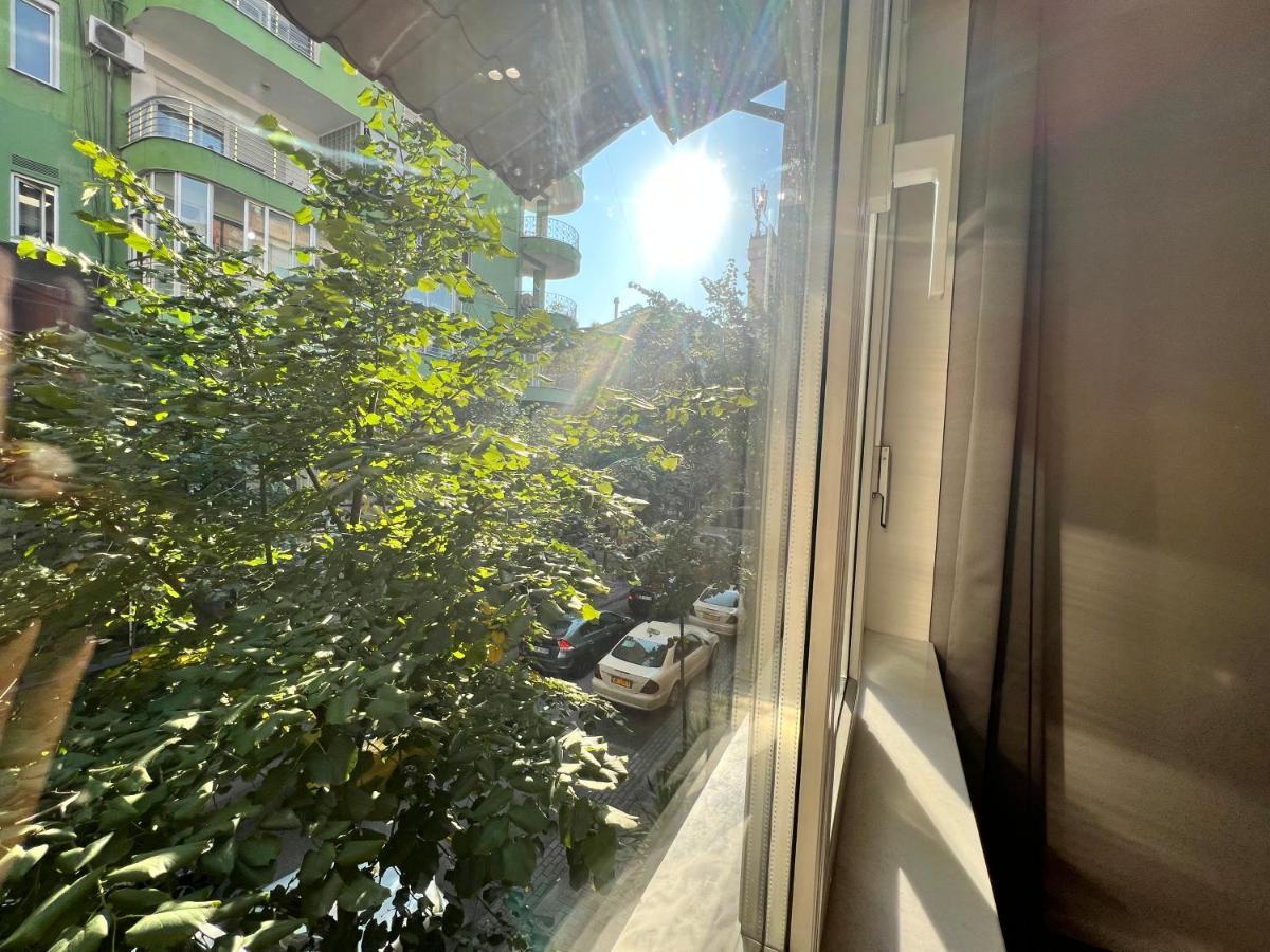 Enzo Rooms & Apartment Blloku 地拉那 外观 照片