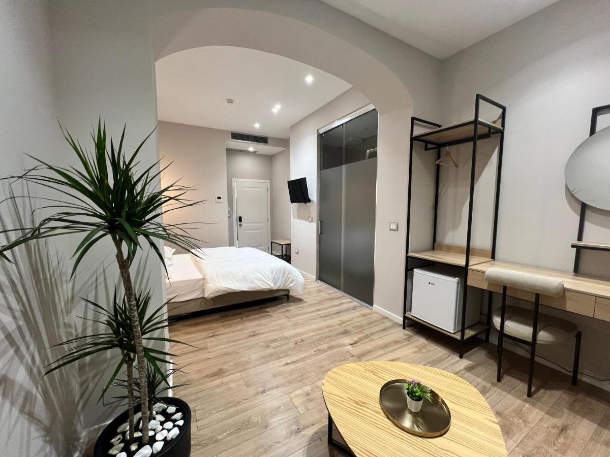 Enzo Rooms & Apartment Blloku 地拉那 外观 照片