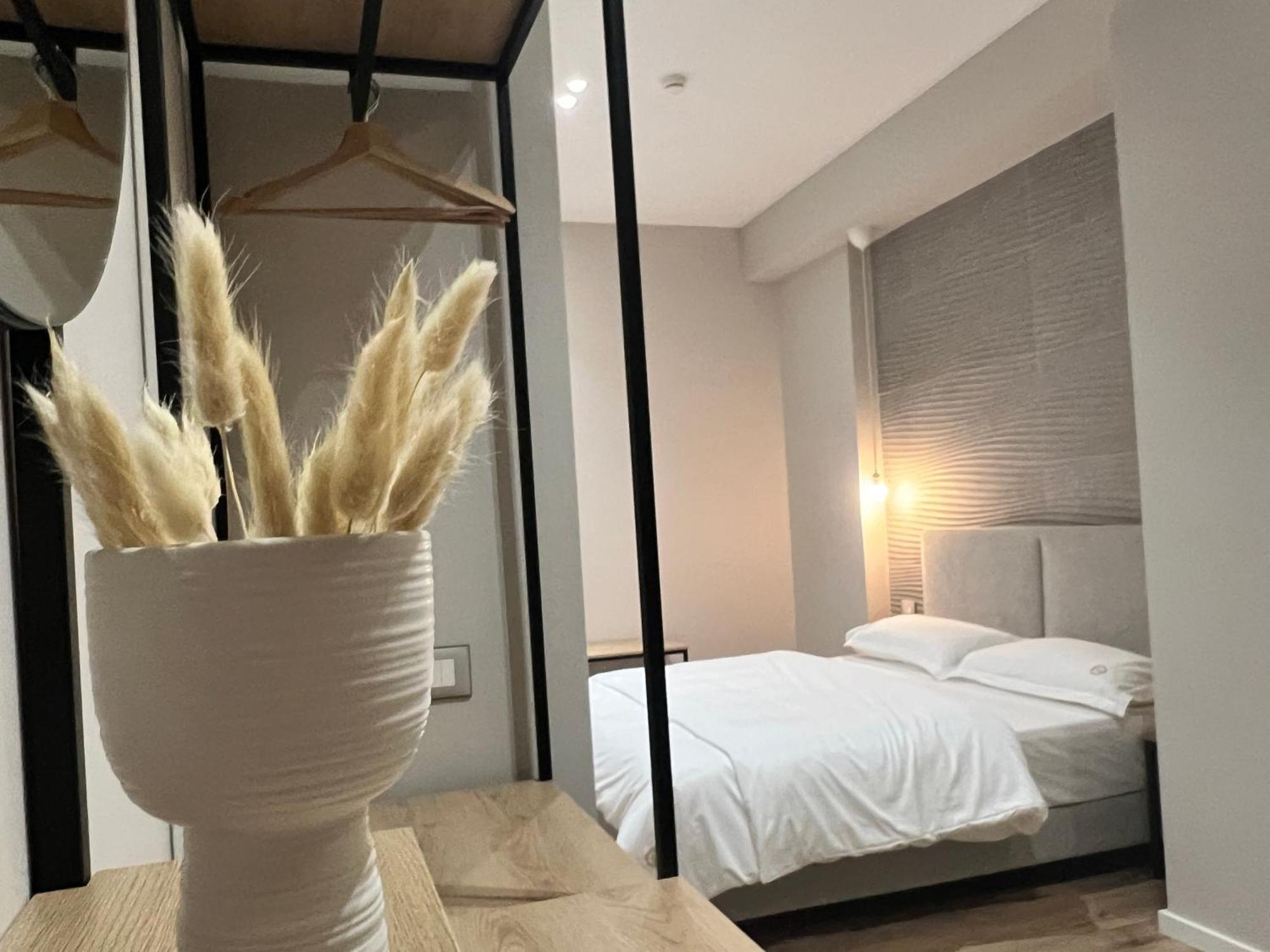 Enzo Rooms & Apartment Blloku 地拉那 外观 照片
