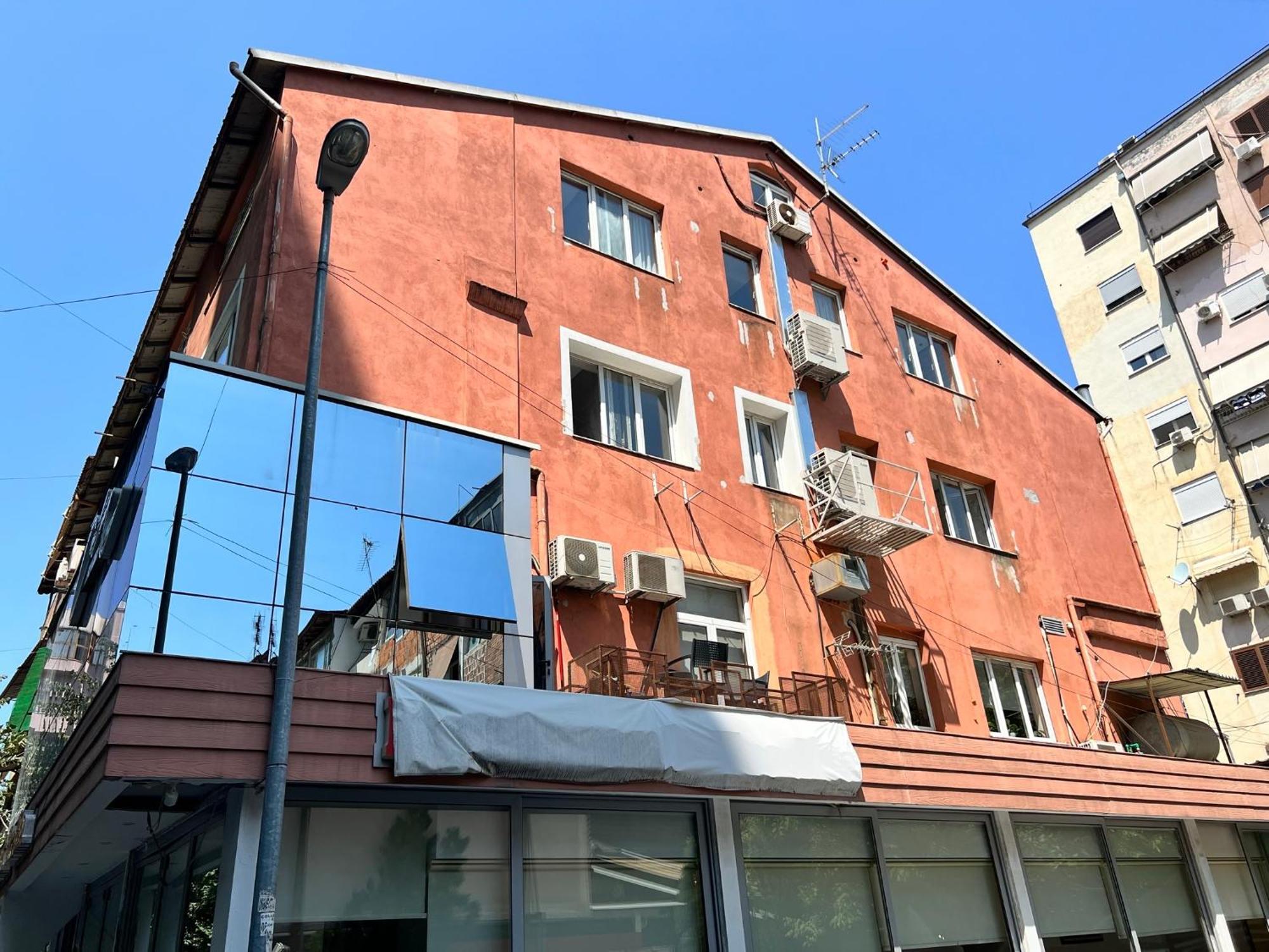 Enzo Rooms & Apartment Blloku 地拉那 外观 照片
