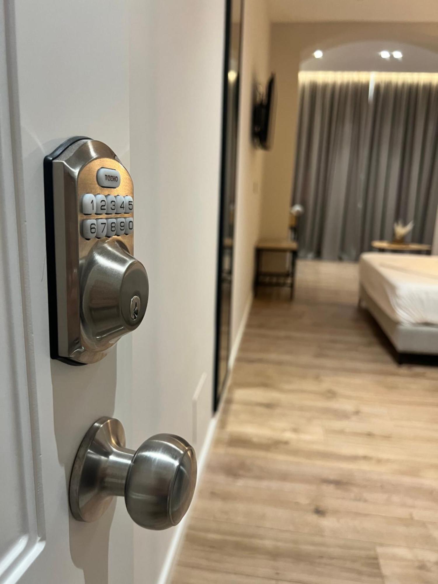 Enzo Rooms & Apartment Blloku 地拉那 外观 照片