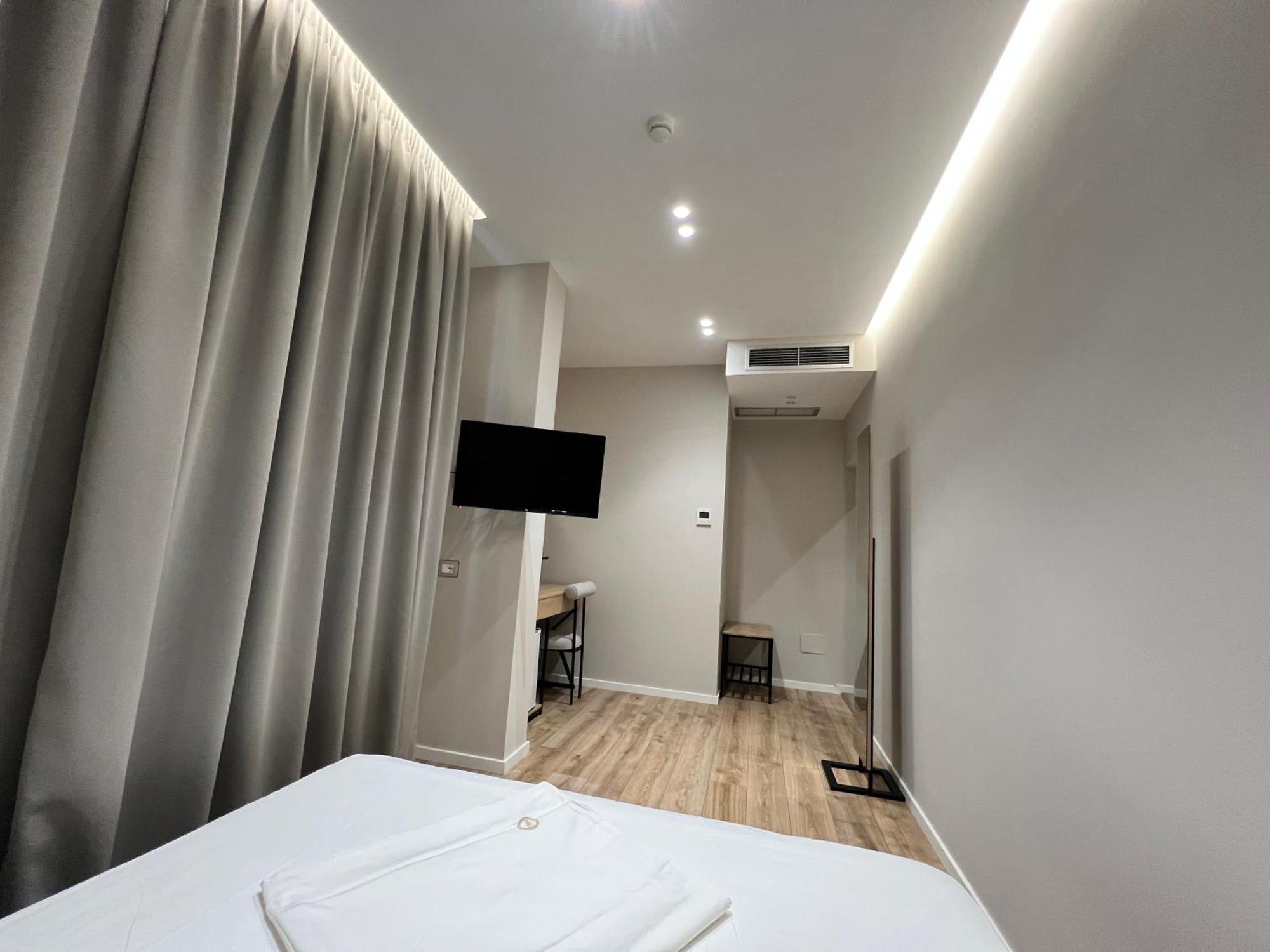 Enzo Rooms & Apartment Blloku 地拉那 外观 照片